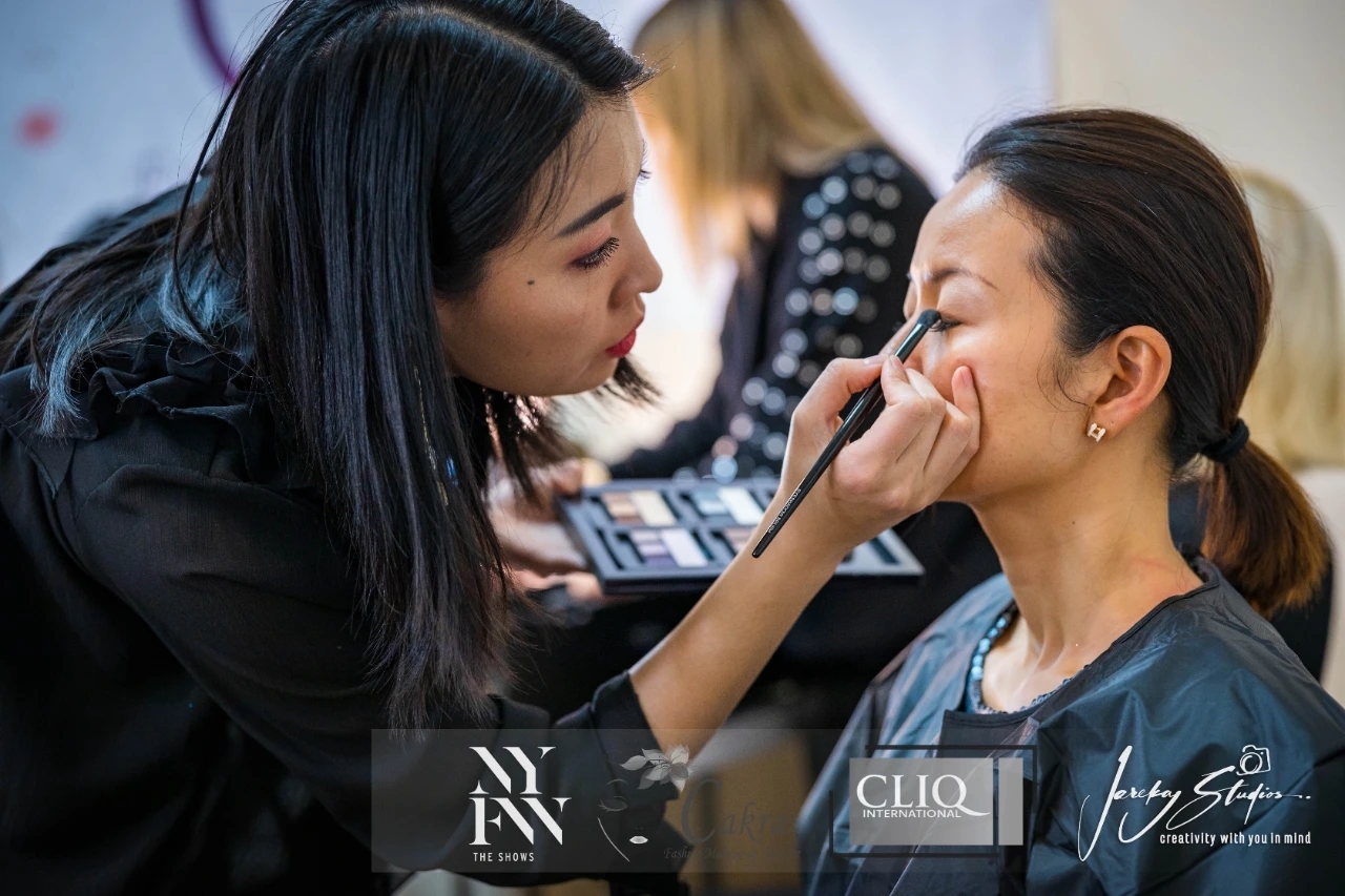 女创咖啡厅 | 女创大使林芬：用勇气诠释女性独立，从“枪林弹雨”到美业彩妆，始终拥抱创新创业